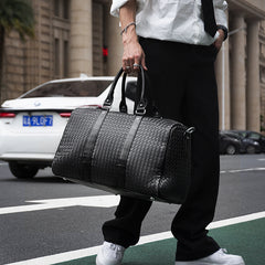 Spot printemps nouveau sac de voyage neutre de style européen et américain affaires portable grand sac couleur unie sac tissé à la main à une épaule