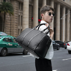 Spot printemps nouveau sac de voyage neutre de style européen et américain affaires portable grand sac couleur unie sac tissé à la main à une épaule