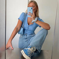 Camiseta de manga corta con volantes y cuello en V para mujer, Top corto informal de verano con botones, camiseta básica azul, Tops